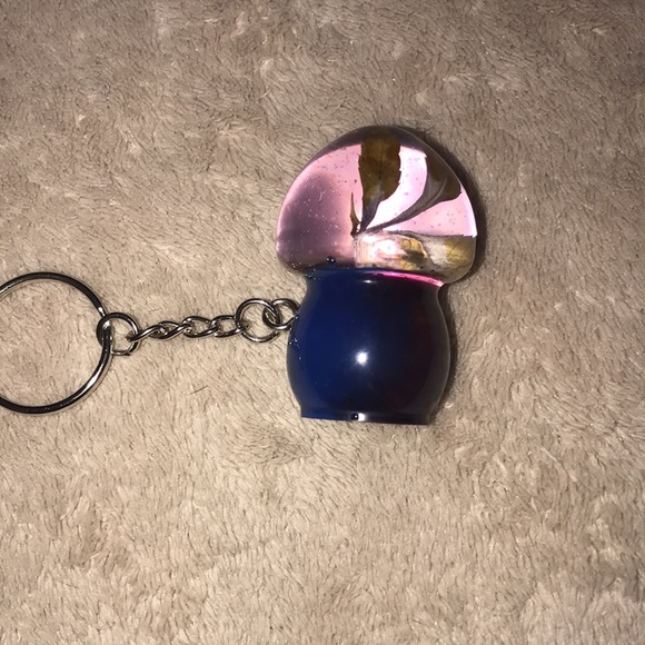 Custom Epoxy mini mushroom 🍄 keychain with shells ✨ Wish and leaf - Picture 2 of 8